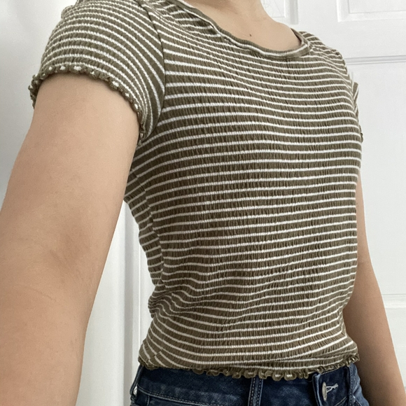 American Eagle striped lettuce trim crop top - Picture 2 of 4